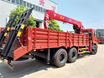 楚風(fēng)新款后八輪14噸隨車吊清障車 高效多功能的重型道路救援利器